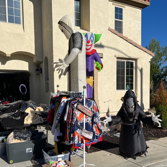 Garage/Yard Sale -10-12-24- AS IS. No Cancellations. No Holds. Bid Responsibly. - Picture 2 of 11